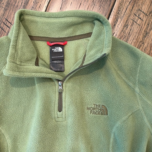 The North Face Quarter Zip Fleece Pullover - Picture 3 of 4